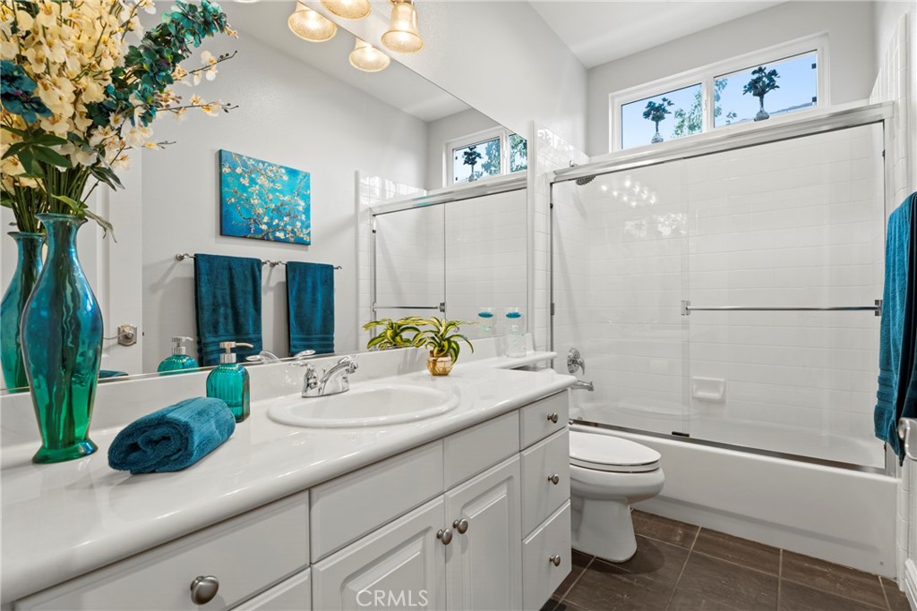 28445 Linda Vista