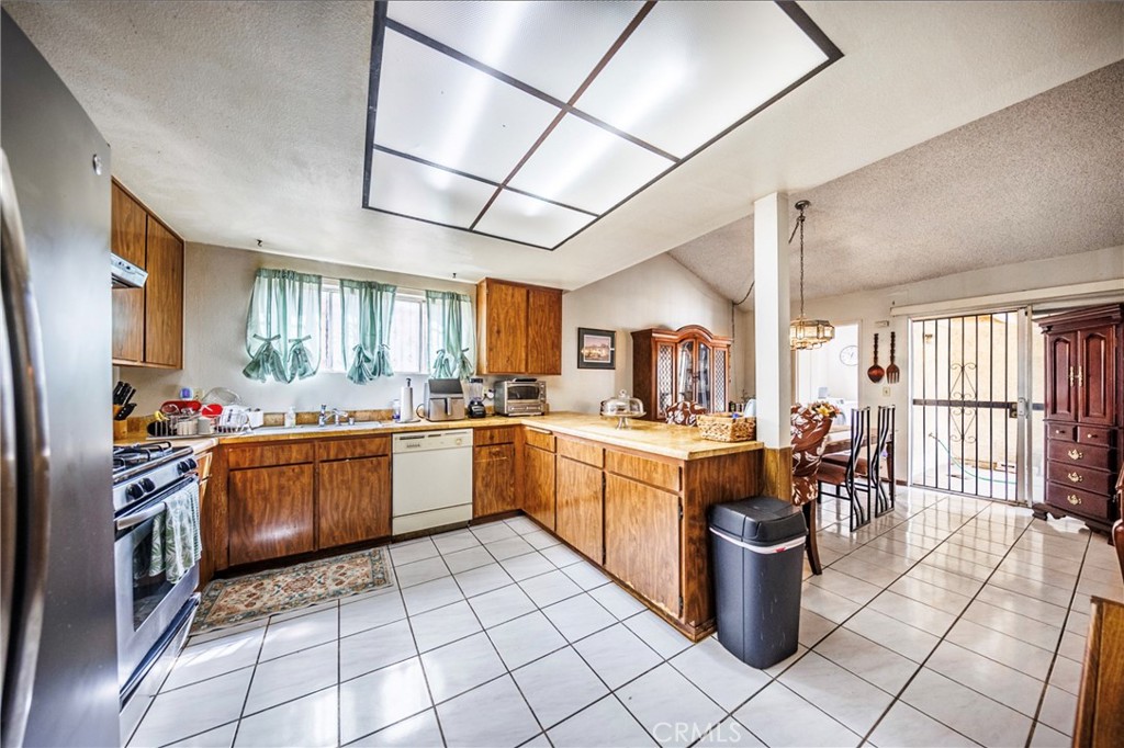 11332 Strathern