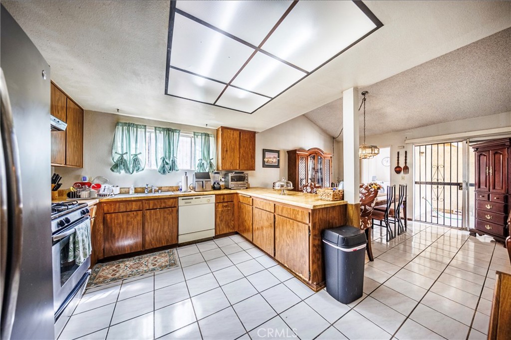11332 Strathern