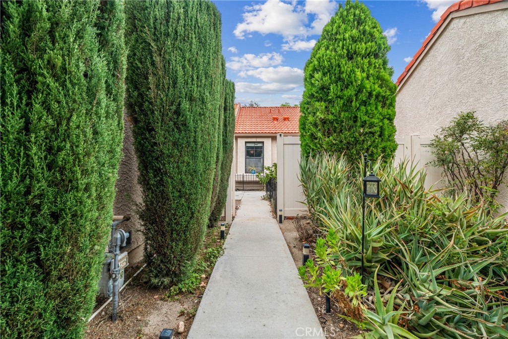 26352 Rainbow Glen