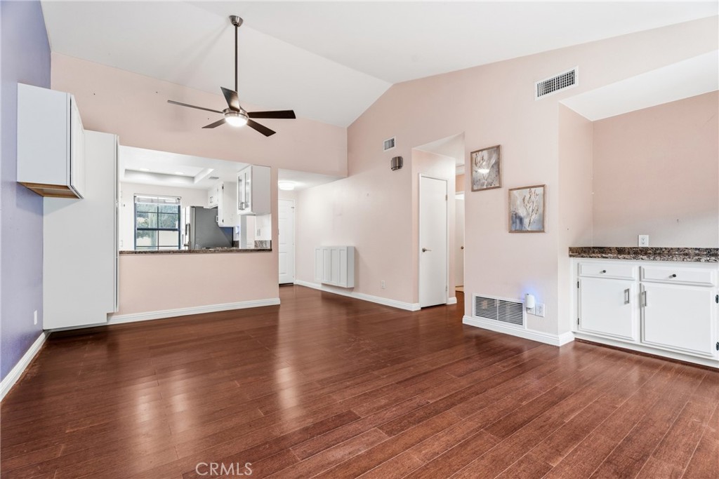 26352 Rainbow Glen
