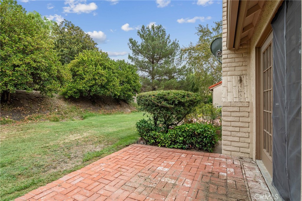 26352 Rainbow Glen