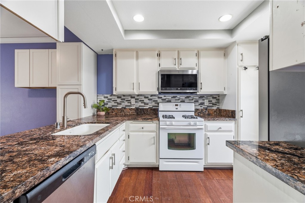 26352 Rainbow Glen