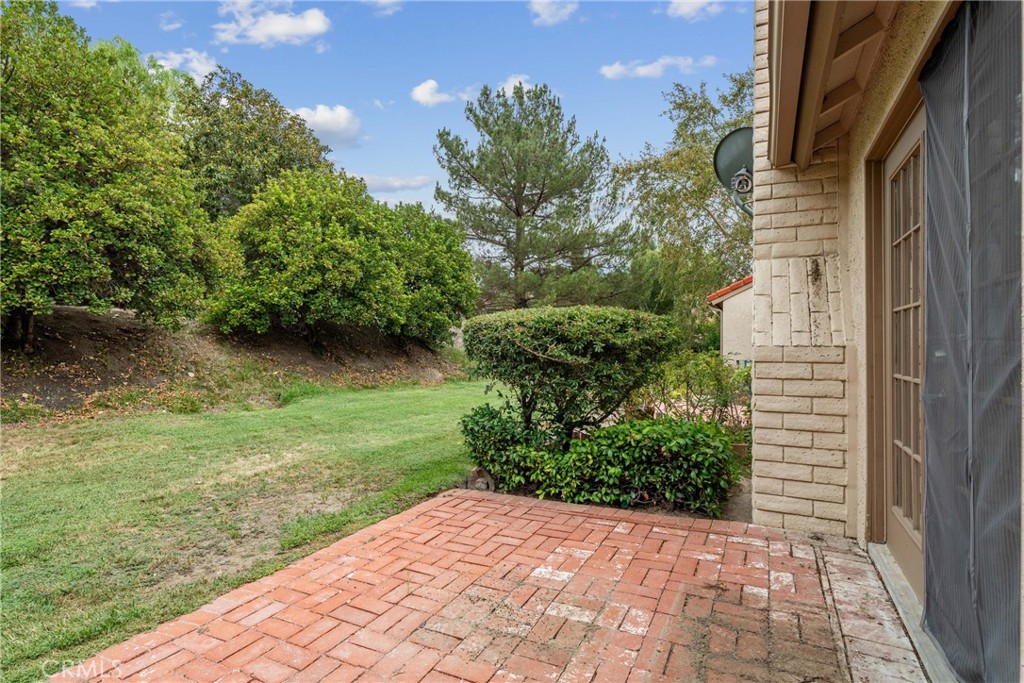 26352 Rainbow Glen