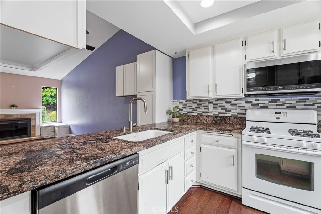 26352 Rainbow Glen