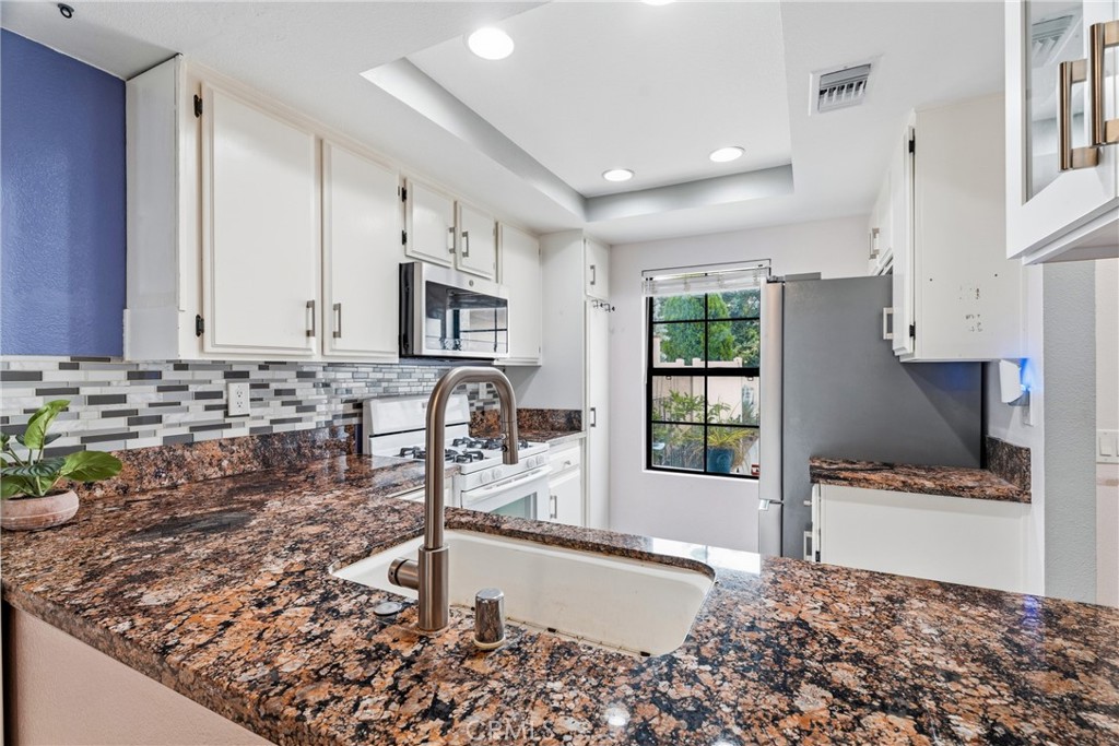 26352 Rainbow Glen