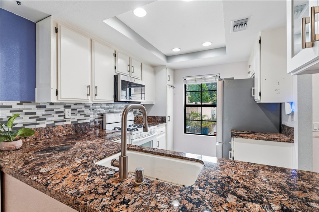 26352 Rainbow Glen