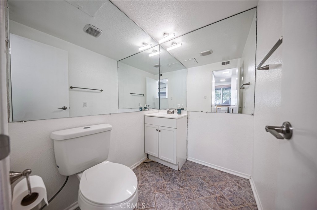 10415 Larwin