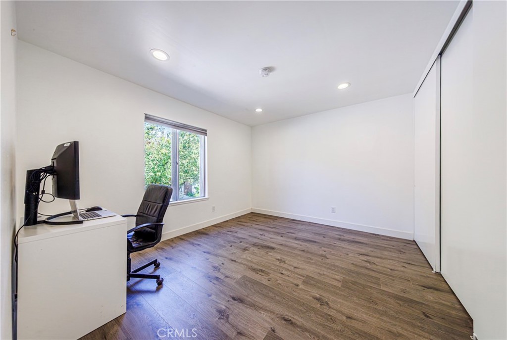 10415 Larwin