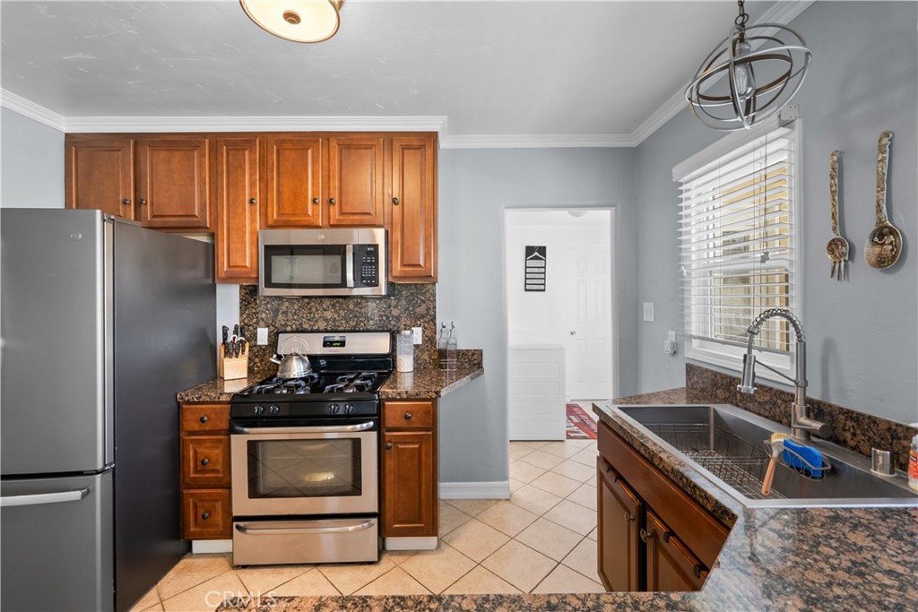 1010 E Santa Anita