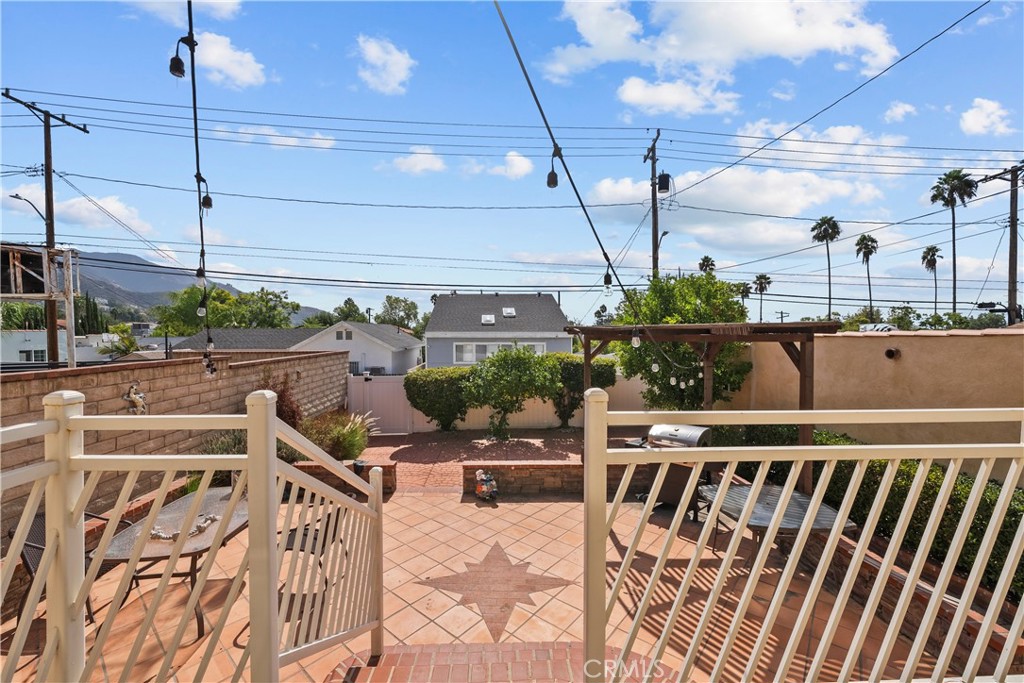 1010 E Santa Anita