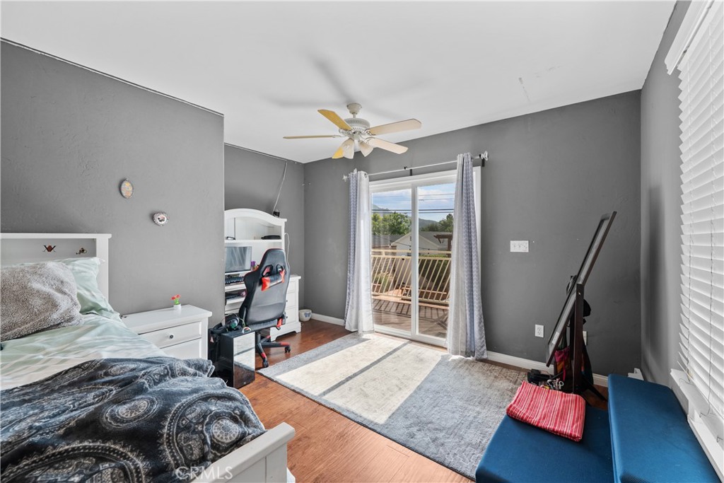 1010 E Santa Anita