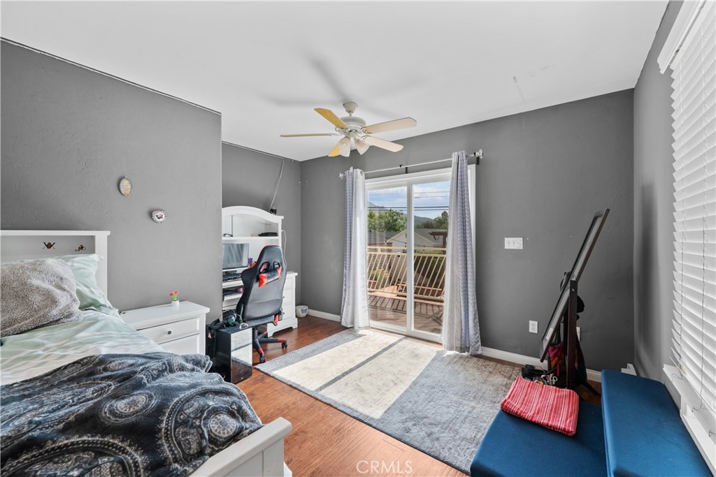 1010 E Santa Anita