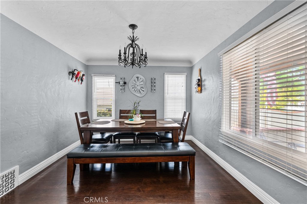 1010 E Santa Anita