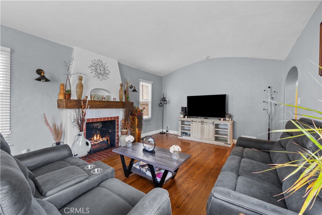1010 E Santa Anita