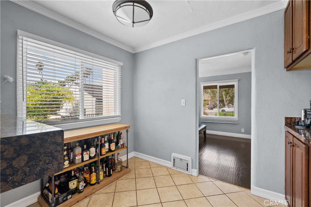 1010 E Santa Anita