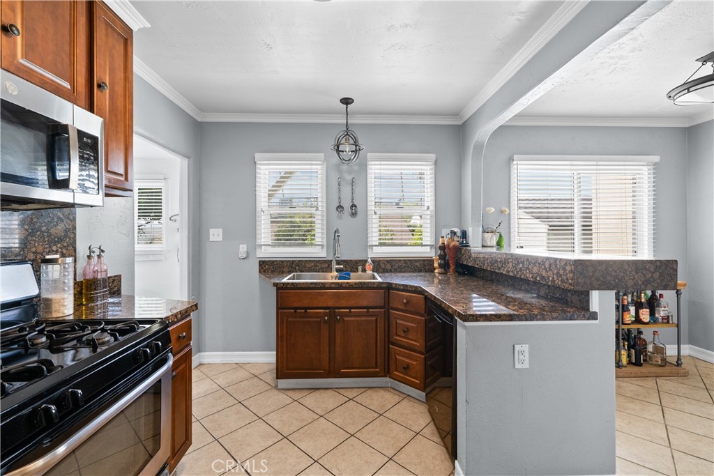 1010 E Santa Anita