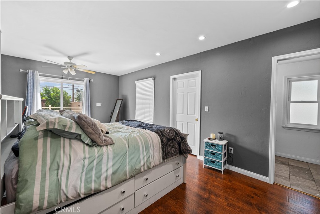 1010 E Santa Anita