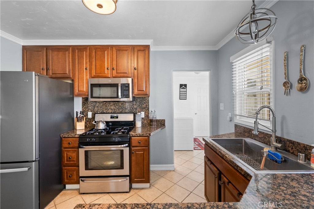 1010 E Santa Anita