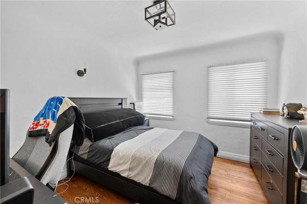1010 E Santa Anita