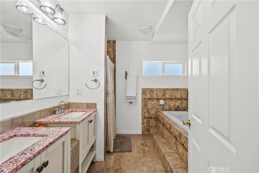 1010 E Santa Anita