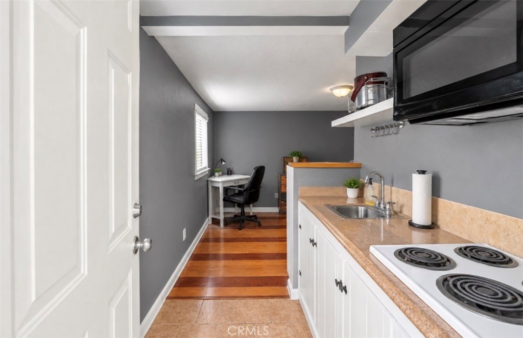 1010 E Santa Anita