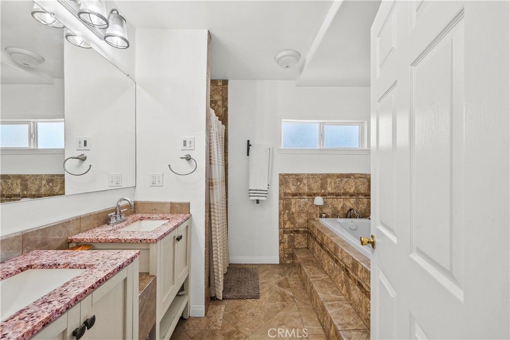 1010 E Santa Anita
