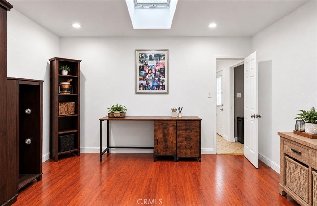 1010 E Santa Anita