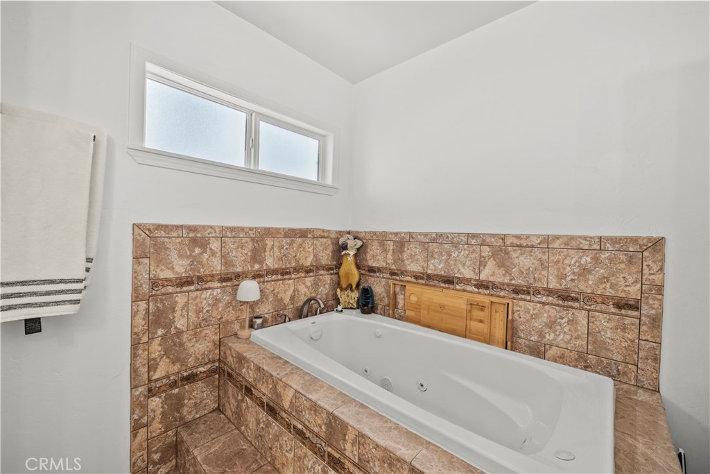 1010 E Santa Anita
