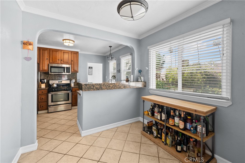 1010 E Santa Anita