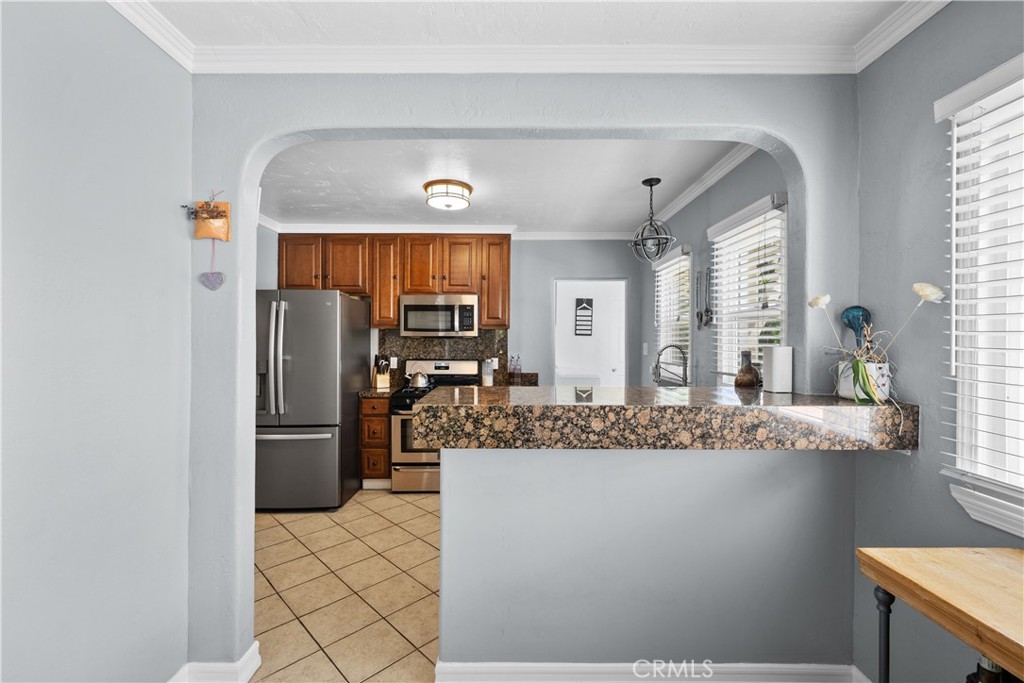 1010 E Santa Anita