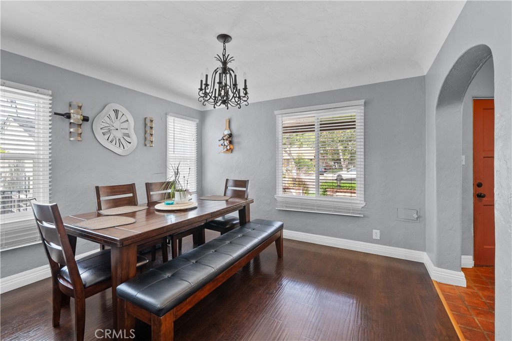 1010 E Santa Anita