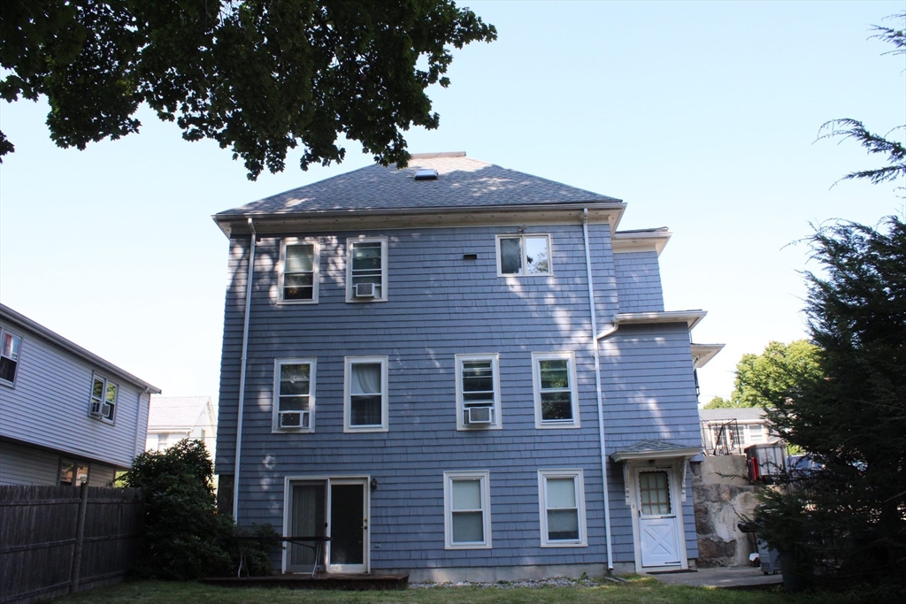 18 Curtis St