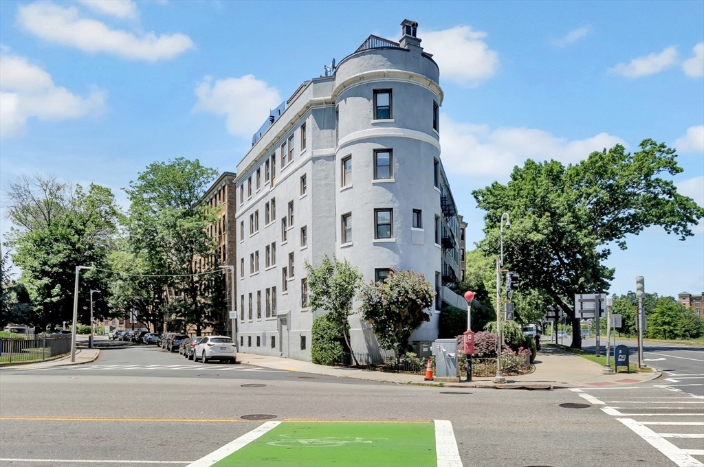 100 Riverway # 6
