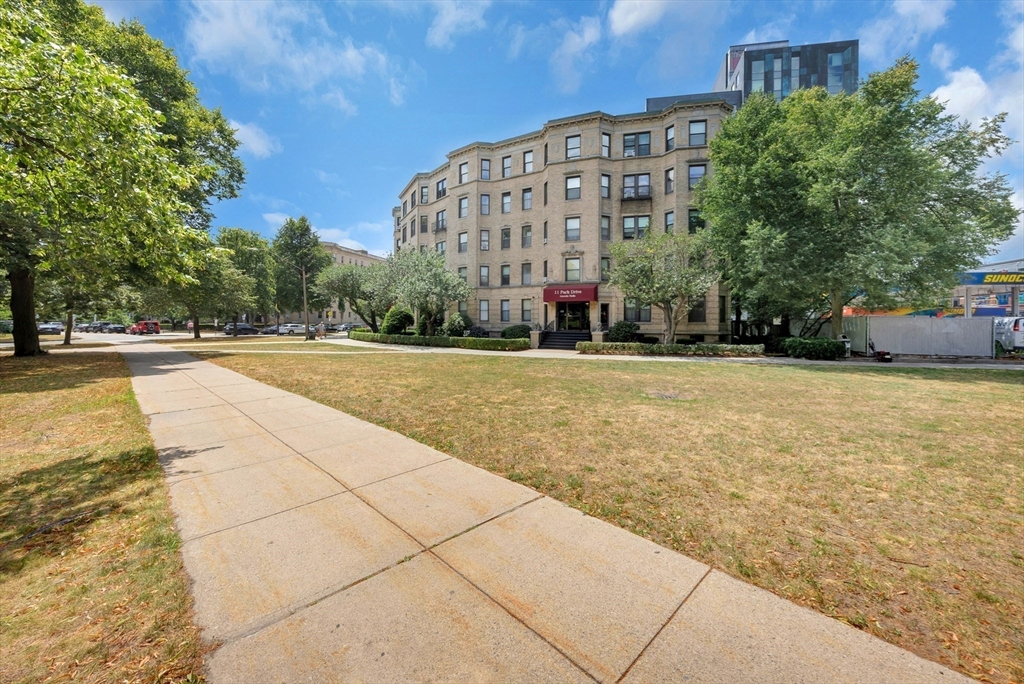 11 Park Dr # 22 Unit: 11-22