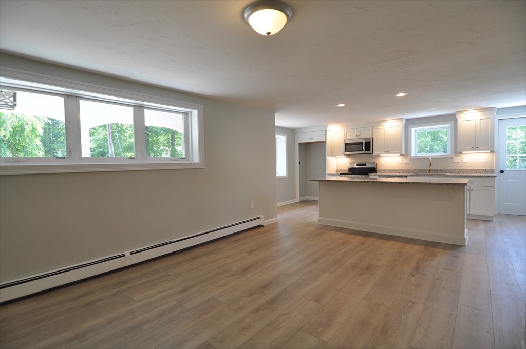 107 Warren Rd