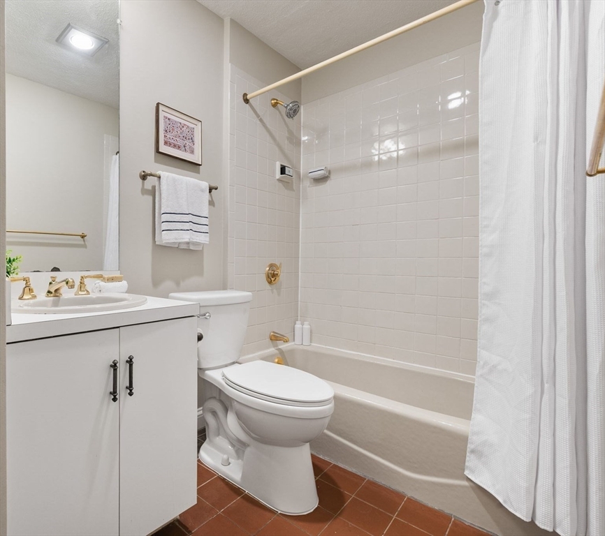 437 Marlborough Street # 21