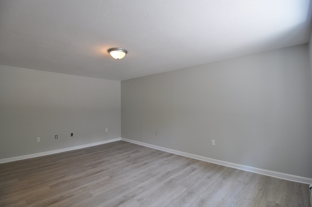 107 Warren Rd
