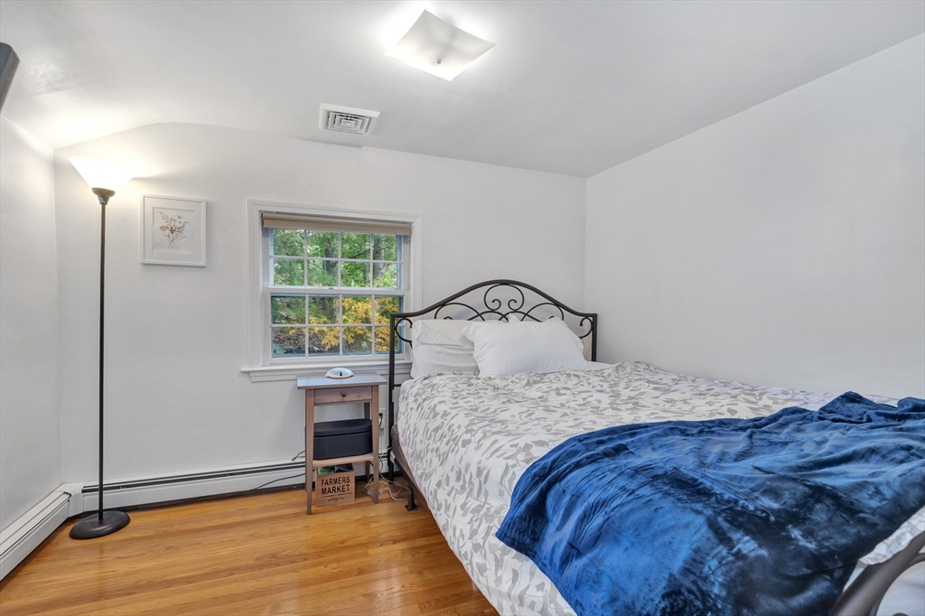 14 Hanson St, Dedham