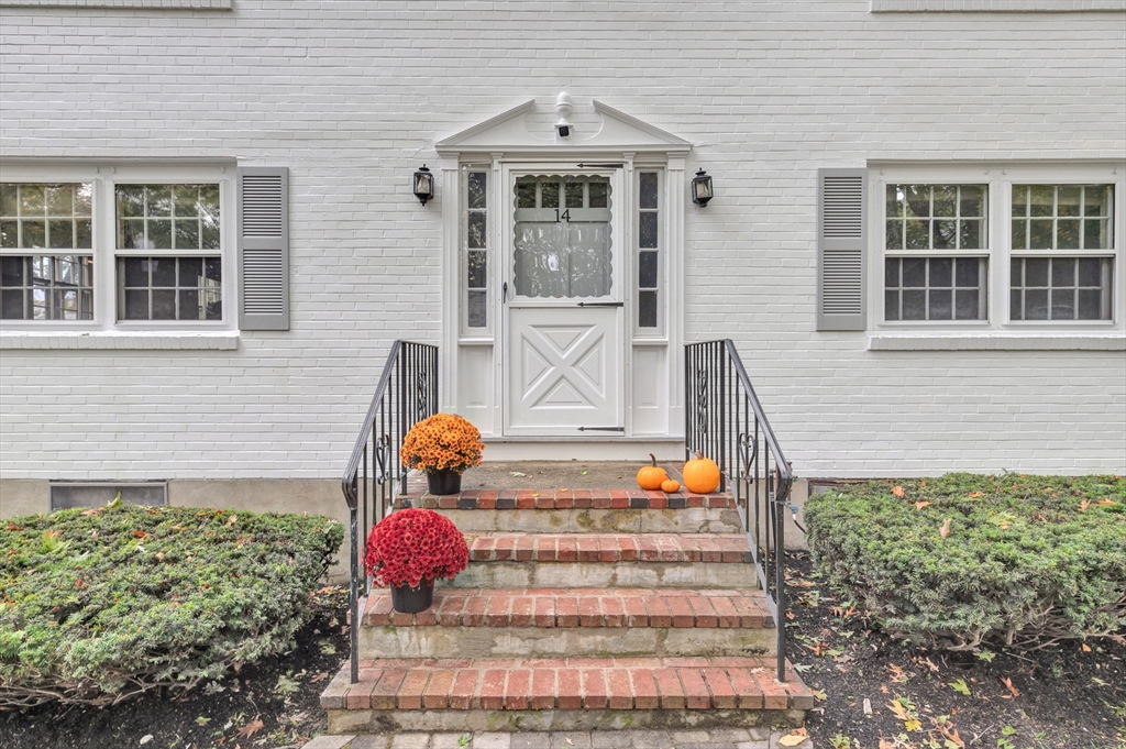 14 Hanson St, Dedham