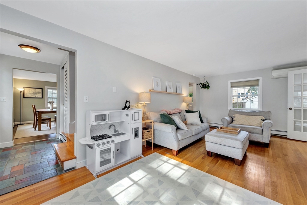 14 Hanson St, Dedham