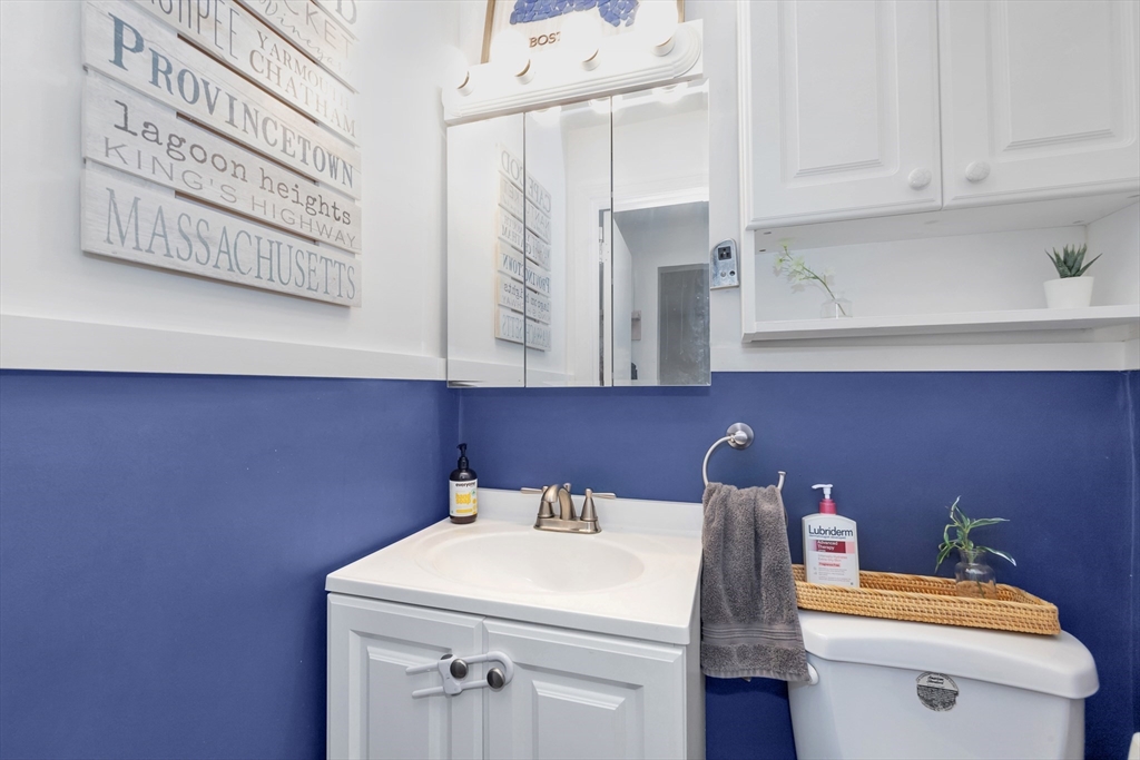 14 Hanson St, Dedham