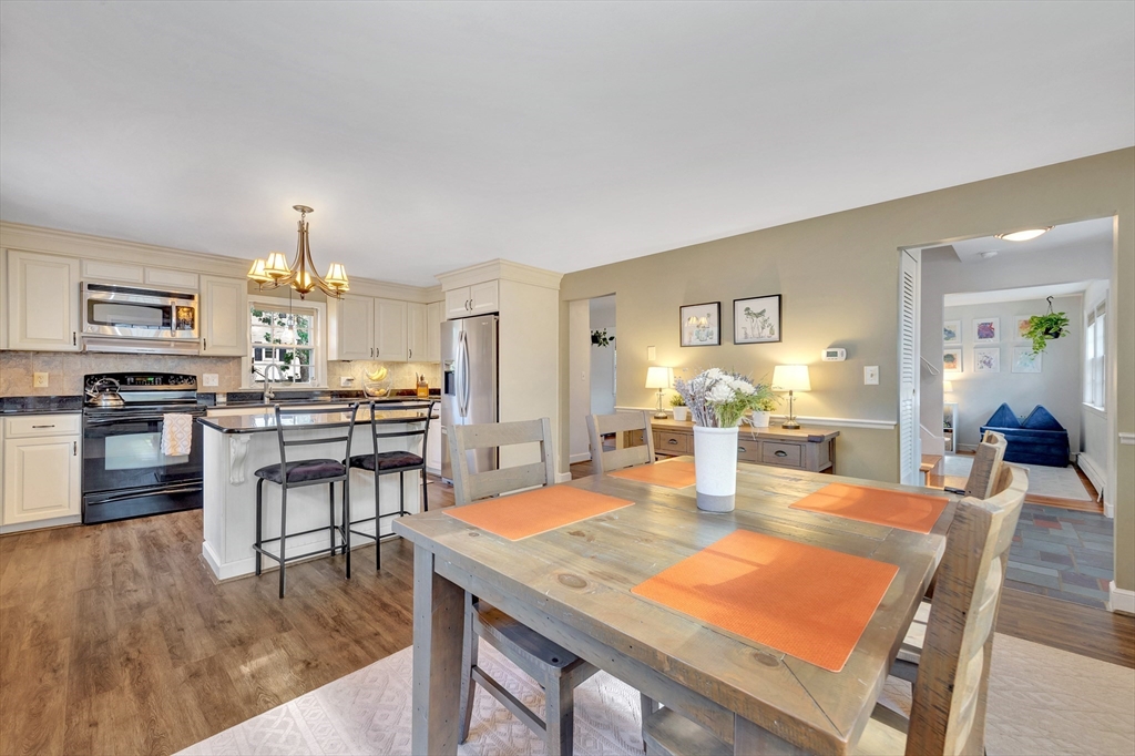 14 Hanson St, Dedham