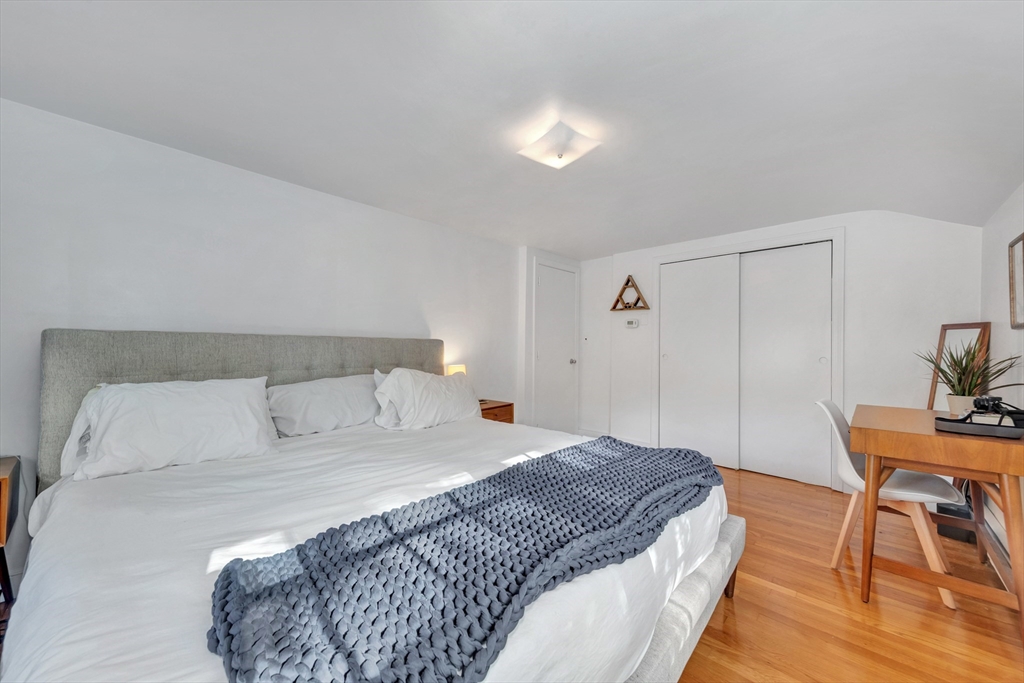 14 Hanson St, Dedham