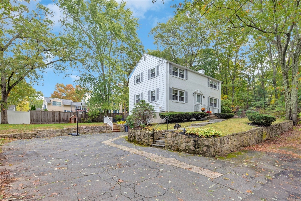 14 Hanson St, Dedham