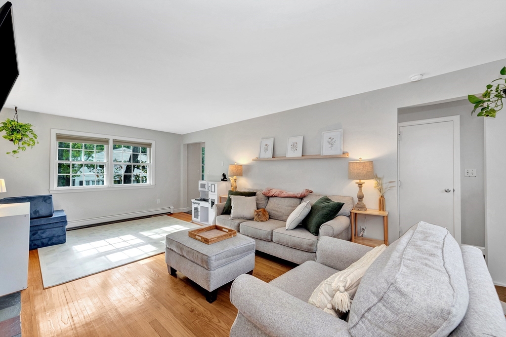 14 Hanson St, Dedham