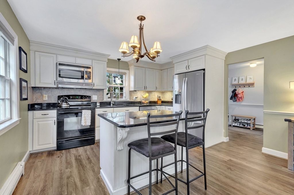 14 Hanson St, Dedham