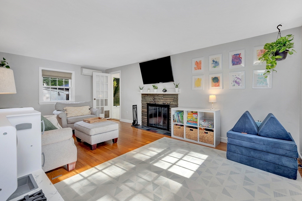 14 Hanson St, Dedham