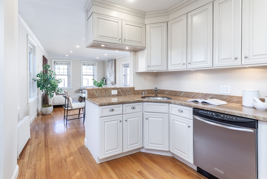 76 W Cedar St # 4F