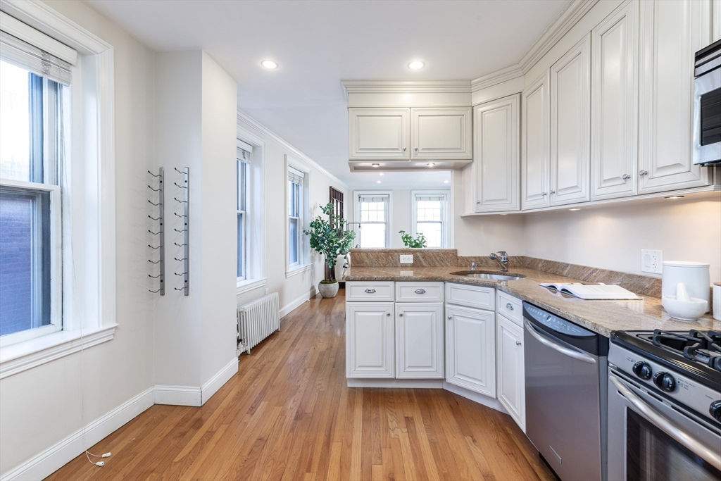 76 W Cedar St # 4F